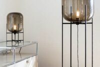 Stehlampen mit eleganter Glaskugel: Ein zeitloser Klassiker der Beleuchtung