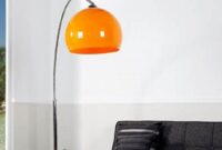 Stilvolle Stehlampe in Orange - Ein leuchtender Akzent für Ihr Zuhause